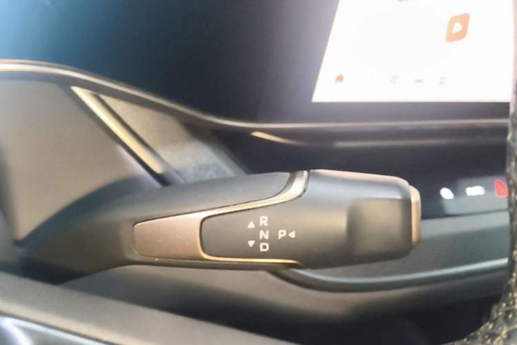 Used Hongqi Tiangong 08 2025 730 Max Rear-Drive Version Gear Lever