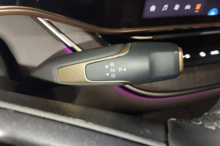 Used Hongqi Tiangong 08 2025 680 Ultra Four-Wheel-Drive Version Gear Lever
