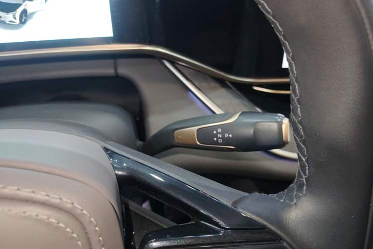 Used Hongqi Tiangong 08 2025 680 Ultra Four-Wheel-Drive Version Gear Lever