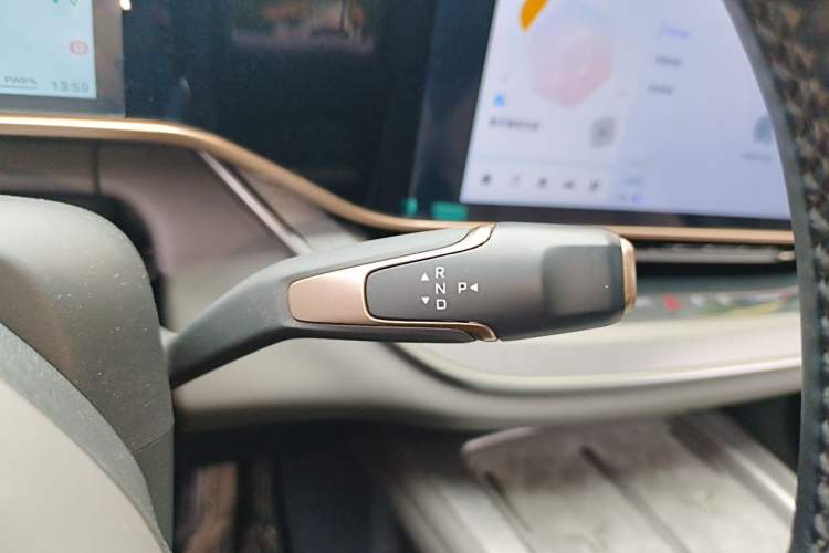 Used Hongqi Tiangong 08 2025 730 Max Rear-Drive Version Gear Lever