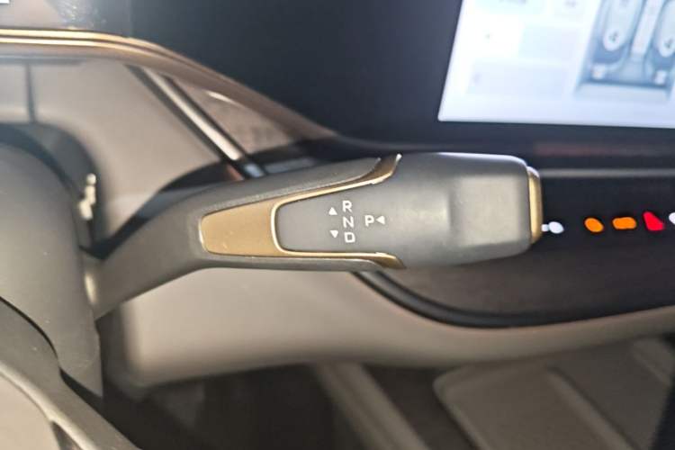 Used Hongqi Tiangong 08 2025 680 Ultra Four-Wheel-Drive Version Gear Lever