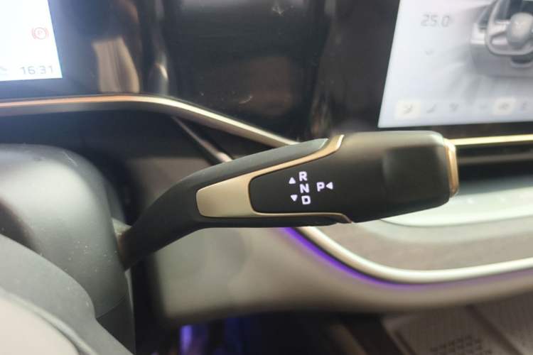 Used Hongqi Tiangong 08 2025 680 Ultra Four-Wheel-Drive Version Gear Lever