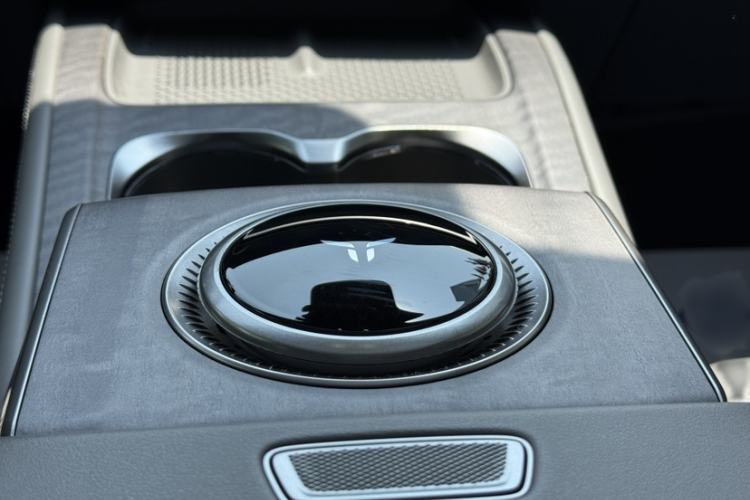 Used Hongqi Tiangong 08 2025 680 Ultra Four-Wheel-Drive Version Interior 9