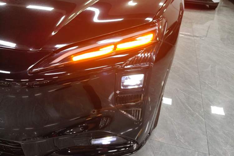 Used Hongqi Tiangong 08 2025 680 All-Wheel Drive Smart Selection Edition Left Front Headlight