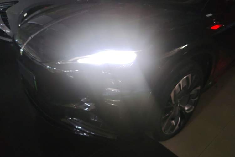 Used Hongqi Tiangong 08 2025 680 Ultra Four-Wheel-Drive Version Left Front Headlight