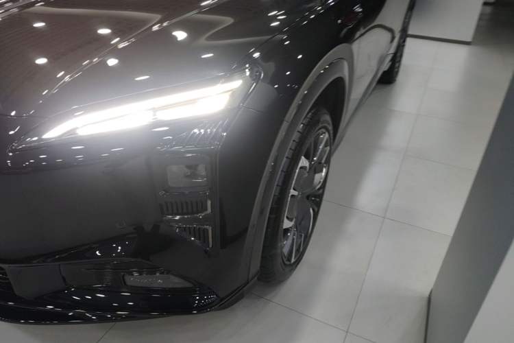 Used Hongqi Tiangong 08 2025 680 Ultra Four-Wheel-Drive Version Left Front Headlight