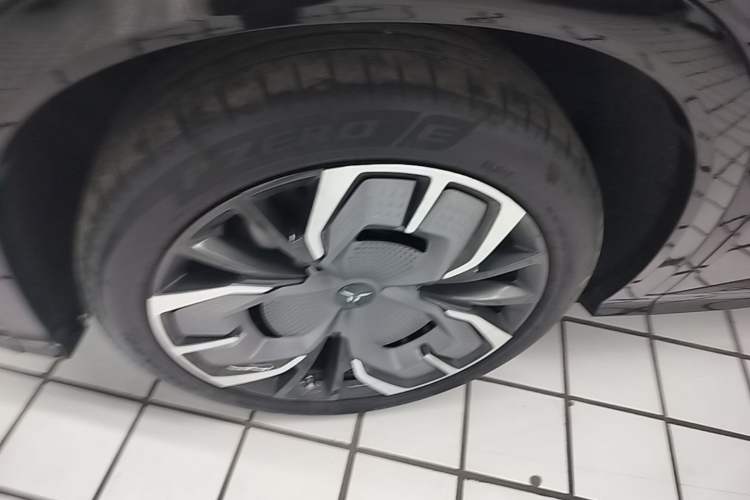 Used Hongqi Tiangong 08 2025 680 Ultra Four-Wheel-Drive Version Left Front Wheel Hub