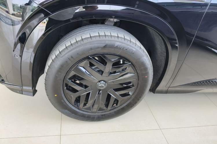 Used Hongqi Tiangong 08 2025 730 Max Rear-Drive Version Left Front Wheel Hub