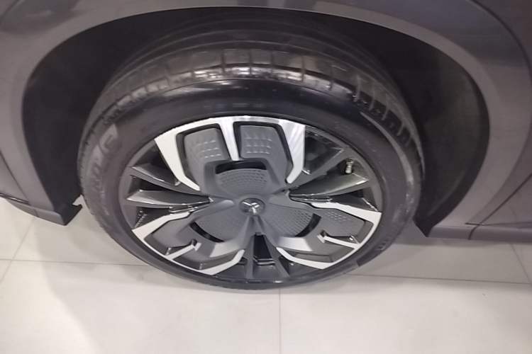 Used Hongqi Tiangong 08 2025 680 Ultra Four-Wheel-Drive Version Left Front Wheel Hub