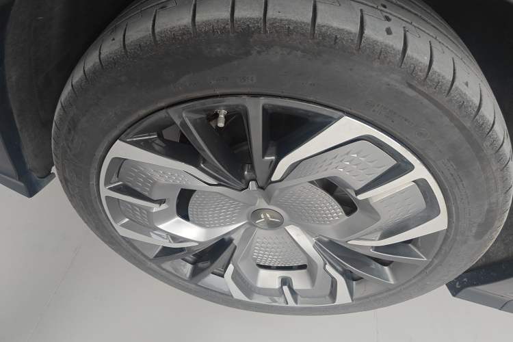 Used Hongqi Tiangong 08 2025 680 Ultra Four-Wheel-Drive Version Left Front Wheel Hub