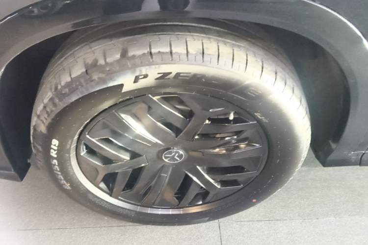 Used Hongqi Tiangong 08 2025 730 Max Rear-Drive Version Left Front Wheel Hub