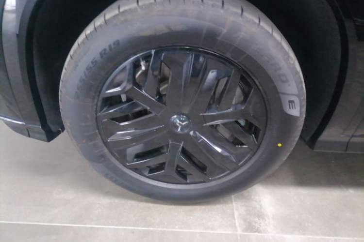 Used Hongqi Tiangong 08 2025 730 Smart Selection Edition Left Front Wheel Hub