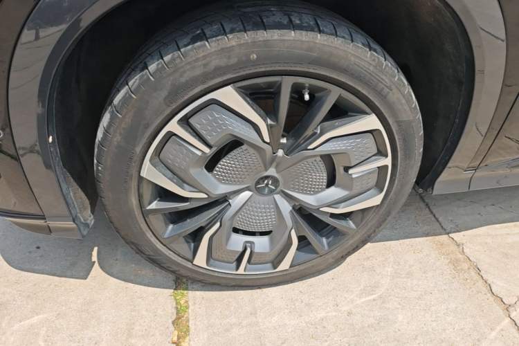 Used Hongqi Tiangong 08 2025 680 Ultra Four-Wheel-Drive Version Left Front Wheel Hub