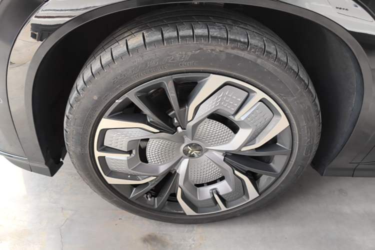 Used Hongqi Tiangong 08 2025 565 Four-Wheel Drive Smart Selection Edition Left Front Wheel Hub