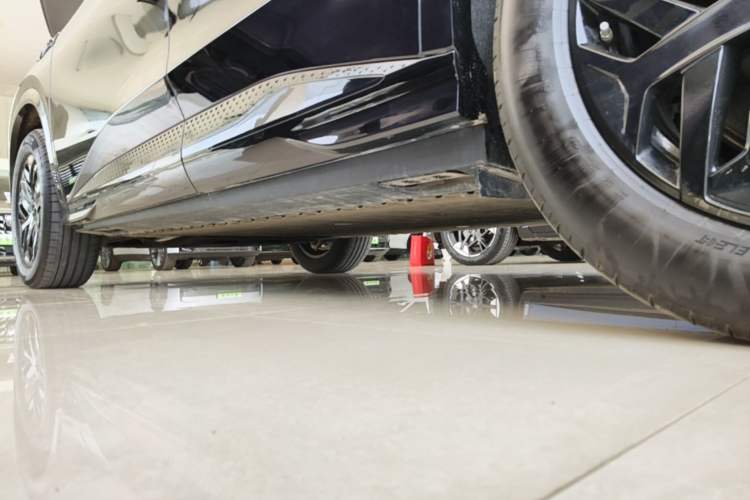 Used Hongqi Tiangong 08 2025 730 Max Rear-Drive Version Left Side Sill