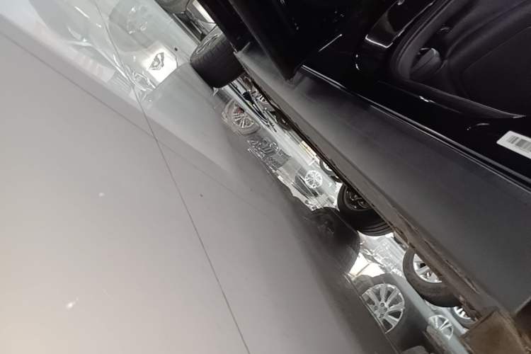 Used Hongqi Tiangong 08 2025 680 Ultra Four-Wheel-Drive Version Left Side Sill