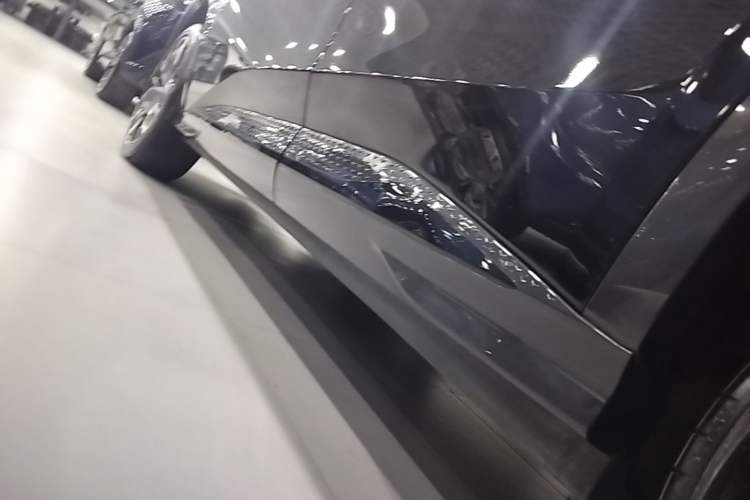 Used Hongqi Tiangong 08 2025 680 Ultra Four-Wheel-Drive Version Left Side Sill