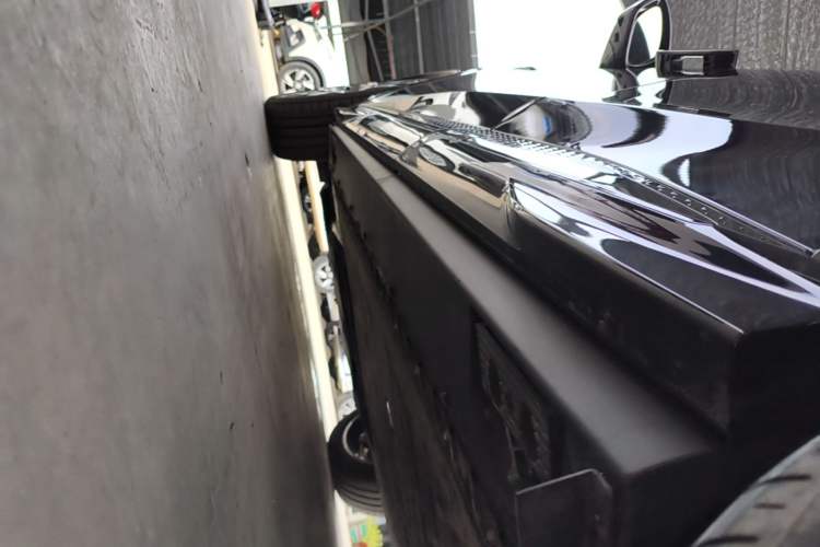 Used Hongqi Tiangong 08 2025 565 Four-Wheel Drive Smart Selection Edition Left Side Sill