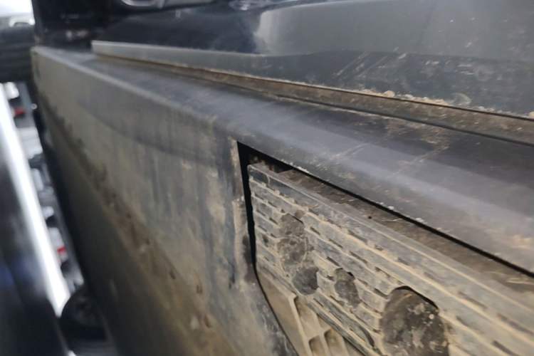 Used Hongqi Tiangong 08 2025 680 Ultra Four-Wheel-Drive Version Left Side Sill
