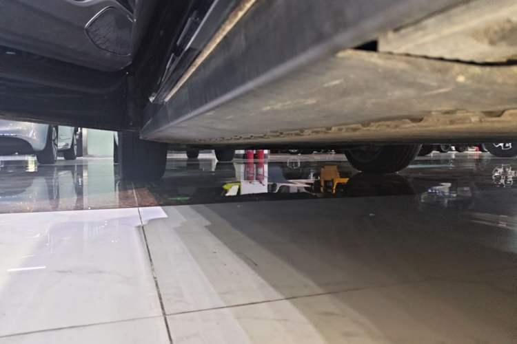 Used Hongqi Tiangong 08 2025 680 Ultra Four-Wheel-Drive Version Left Side Sill