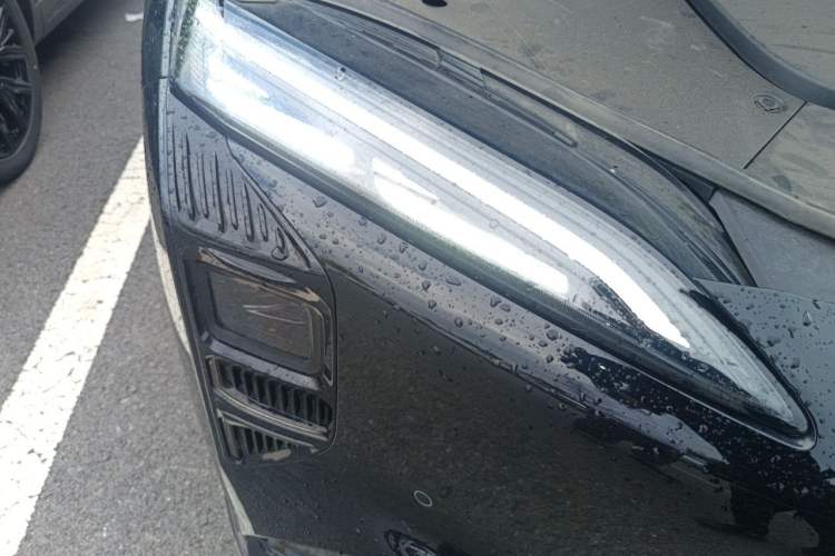 Used Hongqi Tiangong 08 2025 680 Ultra Four-Wheel-Drive Version Right Front Headlight