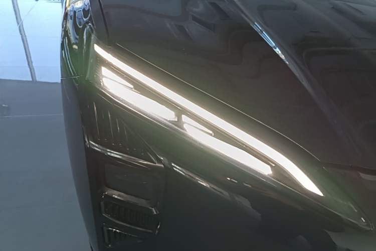 Used Hongqi Tiangong 08 2025 680 Ultra Four-Wheel-Drive Version Right Front Headlight