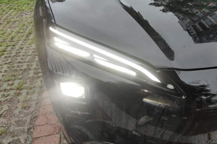 Used Hongqi Tiangong 08 2025 730 Max Rear-Drive Version Right Front Headlight