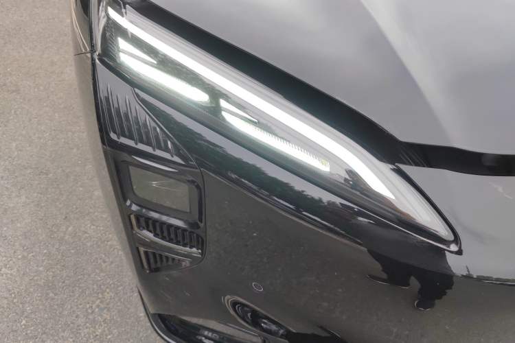 Used Hongqi Tiangong 08 2025 730 Max Rear-Drive Version Right Front Headlight