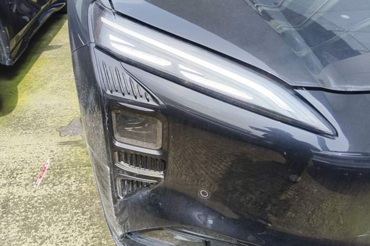 Used Hongqi Tiangong 08 2025 730 Max Rear-Drive Version Right Front Headlight