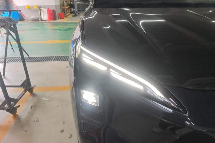 Used Hongqi Tiangong 08 2025 680 Ultra Four-Wheel-Drive Version Right Front Headlight