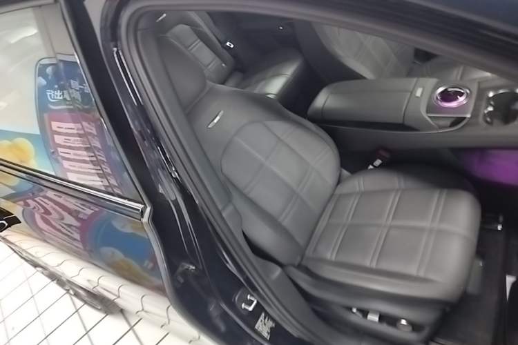 Used Hongqi Tiangong 08 2025 680 Ultra Four-Wheel-Drive Version Right Front Seat