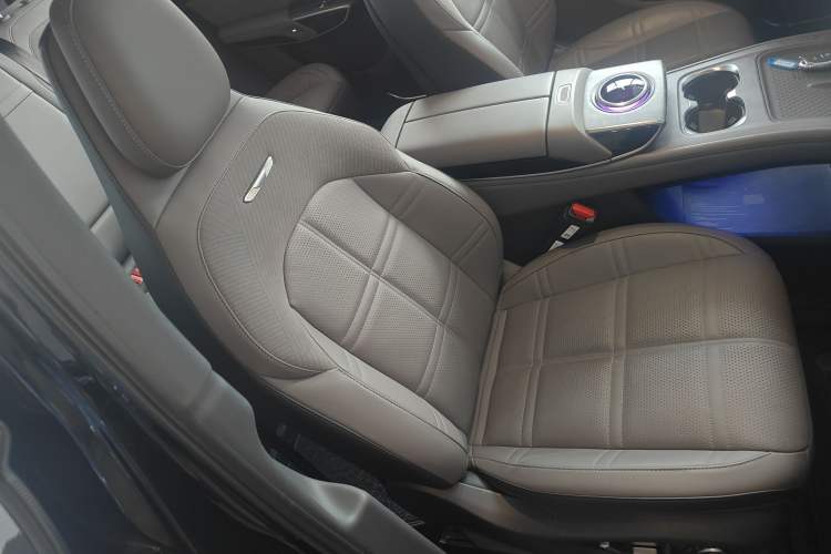 Used Hongqi Tiangong 08 2025 680 Ultra Four-Wheel-Drive Version Right Front Seat