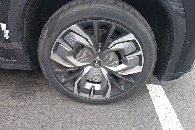 Used Hongqi Tiangong 08 2025 680 Ultra Four-Wheel-Drive Version Right Front Wheel Hub
