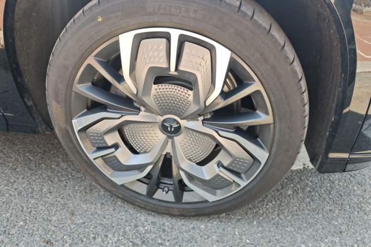 Used Hongqi Tiangong 08 2025 565 All-Wheel-Drive Pioneer Edition Right Front Wheel Hub