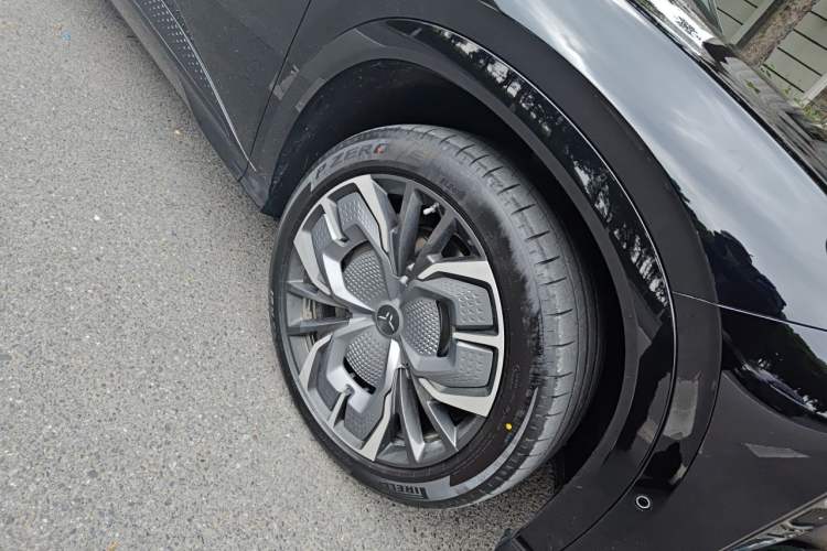Used Hongqi Tiangong 08 2025 680 All-Wheel Drive Smart Selection Edition Right Front Wheel Hub