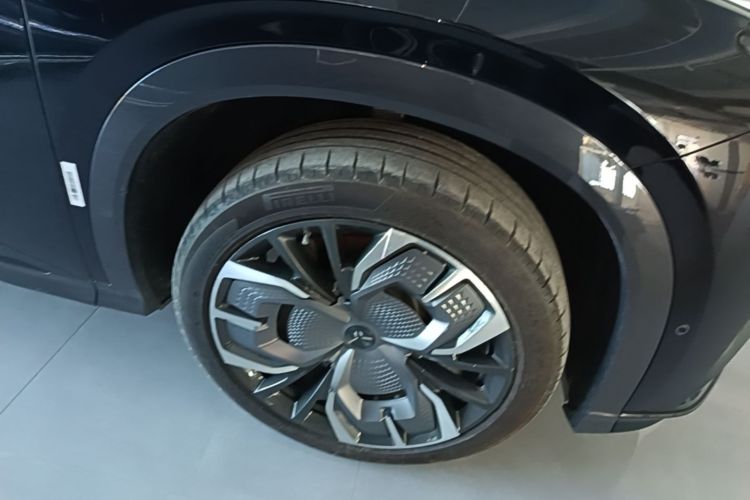 Used Hongqi Tiangong 08 2025 680 Ultra Four-Wheel-Drive Version Right Front Wheel Hub