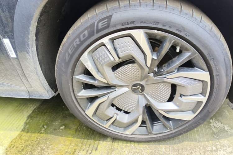 Used Hongqi Tiangong 08 2025 730 Max Rear-Drive Version Right Front Wheel Hub
