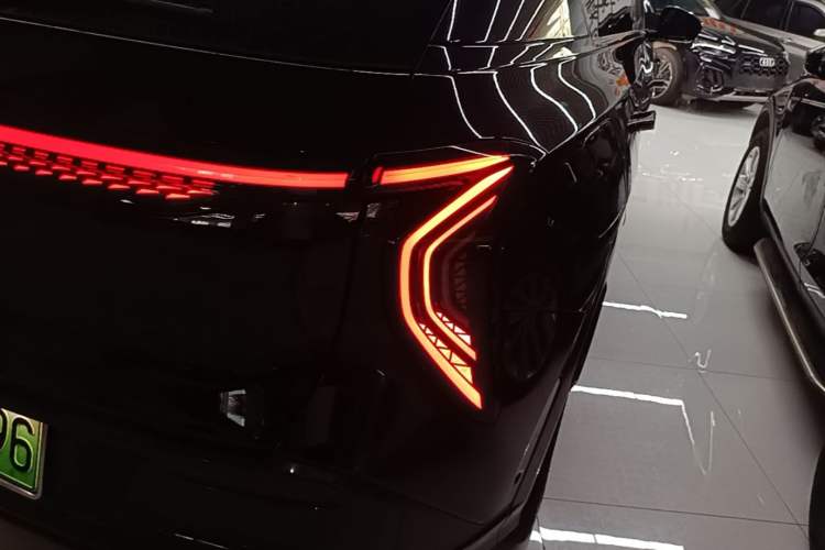 Used Hongqi Tiangong 08 2025 680 Ultra Four-Wheel-Drive Version Right Rear Taillight