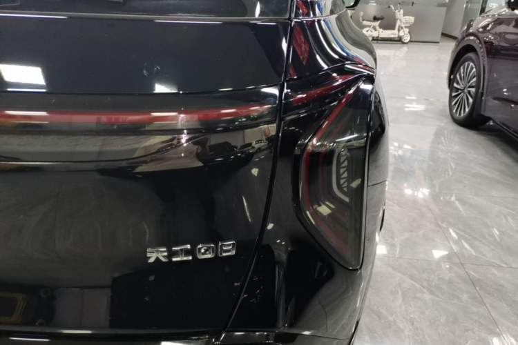 Used Hongqi Tiangong 08 2025 680 All-Wheel Drive Smart Selection Edition Right Rear Taillight