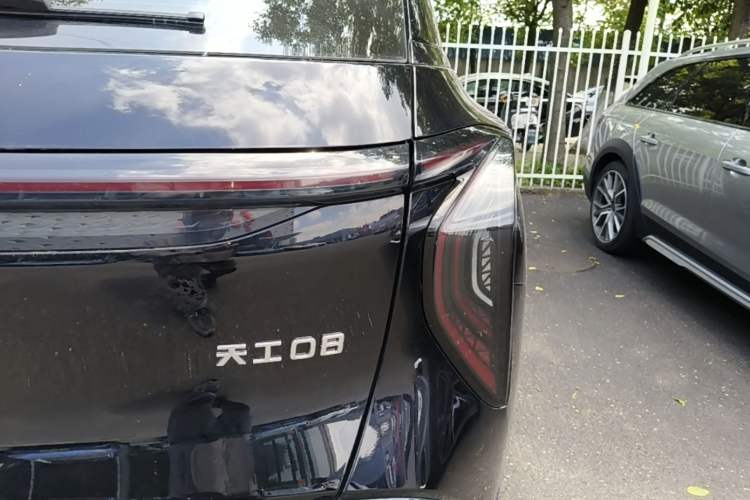 Used Hongqi Tiangong 08 2025 680 Ultra Four-Wheel-Drive Version Right Rear Taillight