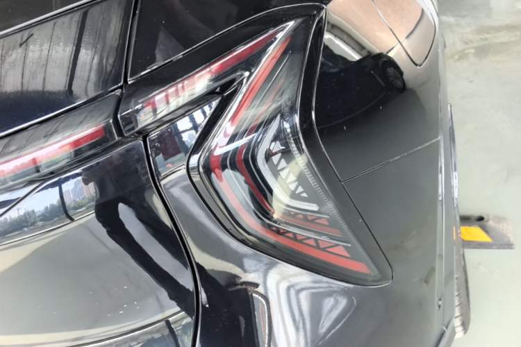 Used Hongqi Tiangong 08 2025 680 Ultra Four-Wheel-Drive Version Right Rear Taillight