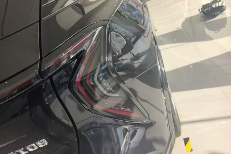 Used Hongqi Tiangong 08 2025 680 Ultra Four-Wheel-Drive Version Right Rear Taillight