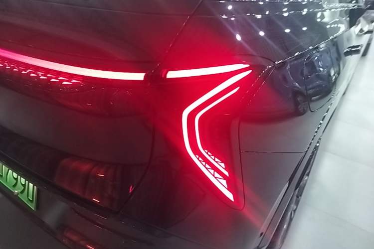 Used Hongqi Tiangong 08 2025 680 Ultra Four-Wheel-Drive Version Right Rear Taillight