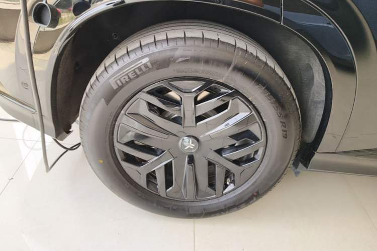 Used Hongqi Tiangong 08 2025 730 Max Rear-Drive Version Right Rear Wheel Hub