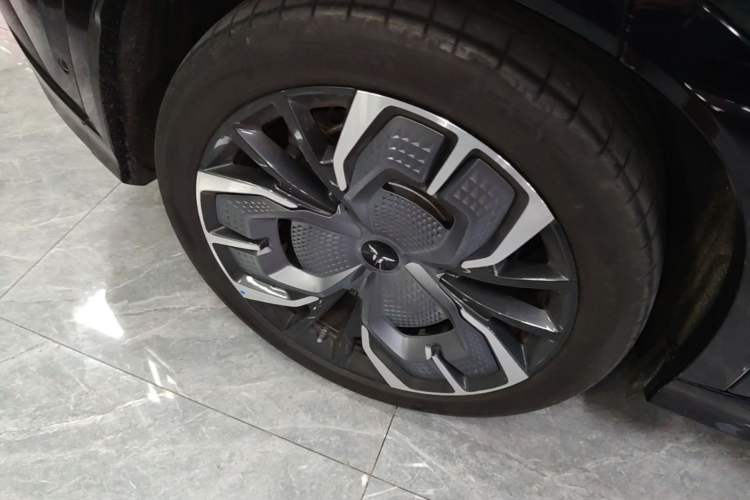 Used Hongqi Tiangong 08 2025 680 All-Wheel Drive Smart Selection Edition Right Rear Wheel Hub
