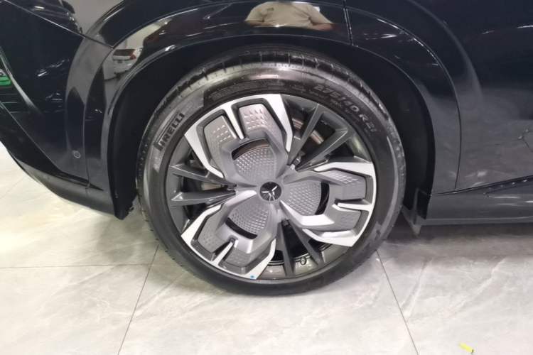Used Hongqi Tiangong 08 2025 680 All-Wheel Drive Smart Selection Edition Right Rear Wheel Hub