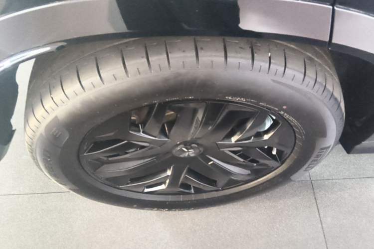 Used Hongqi Tiangong 08 2025 730 Max Rear-Drive Version Right Rear Wheel Hub