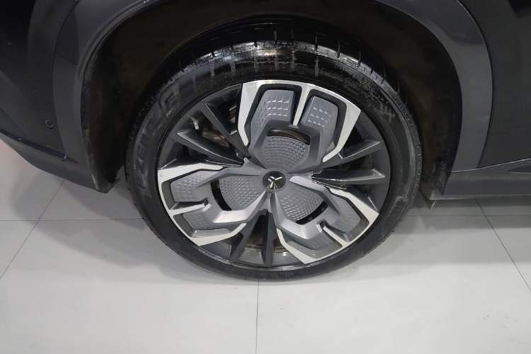 Used Hongqi Tiangong 08 2025 680 Ultra Four-Wheel-Drive Version Right Rear Wheel Hub