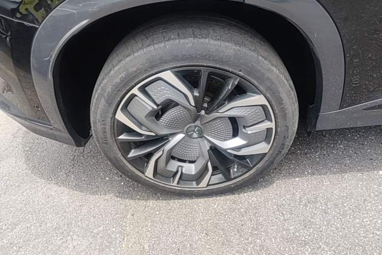 Used Hongqi Tiangong 08 2025 680 Ultra Four-Wheel-Drive Version Right Rear Wheel Hub