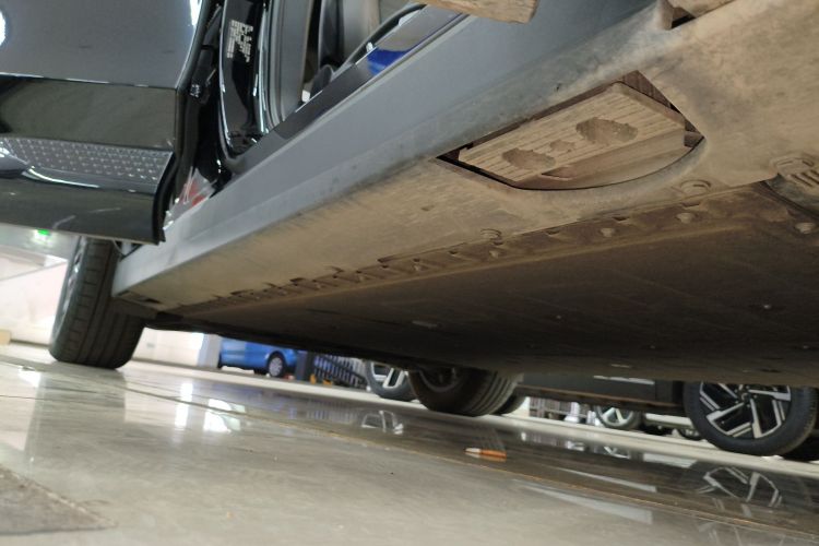Used Hongqi Tiangong 08 2025 605 Max Rear-Drive Version Right Side Sill